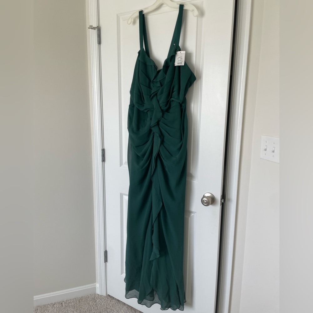 NWOT Forest Green White by Vera Wang